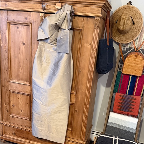 Sachin & Babi Bonnie Gown - Picture 3 of 12